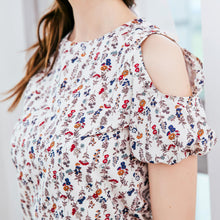 Load image into Gallery viewer, (Woman) Floral cold-shoulder dress
